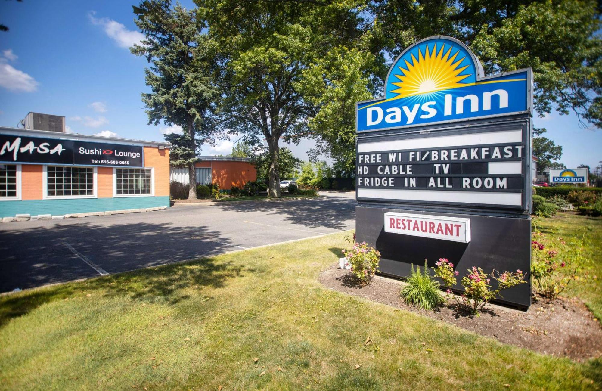 Days Inn By Wyndham Hicksville Long Island Exteriör bild