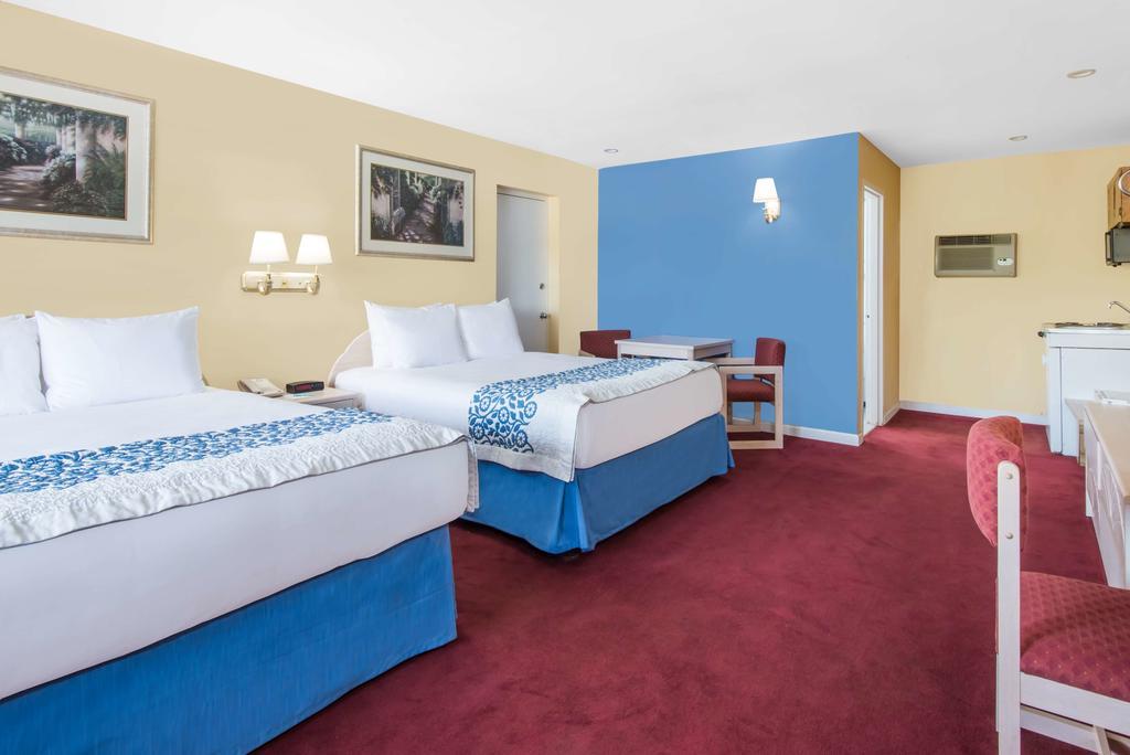 Days Inn By Wyndham Hicksville Long Island Exteriör bild